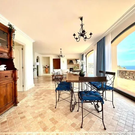 Appartement Three Bedrooms With Sea View,heated Pool In Winter, First Line Of The Atlantic Ocean